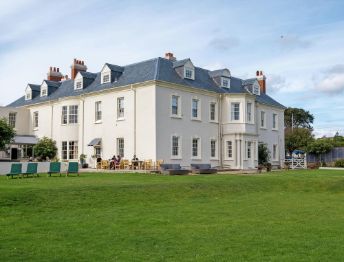 Moonfleet Manor
