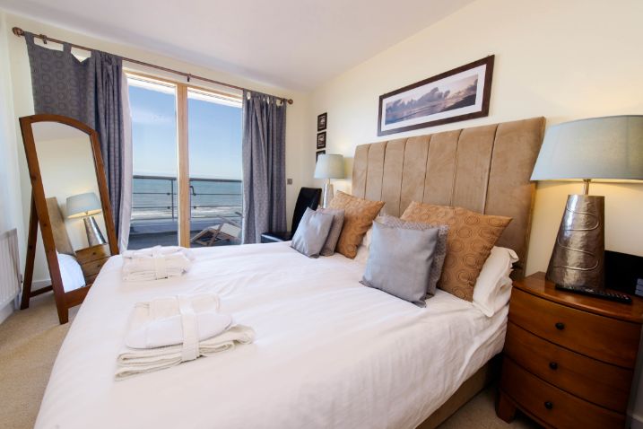 Sands Seafront Apartments - rooms